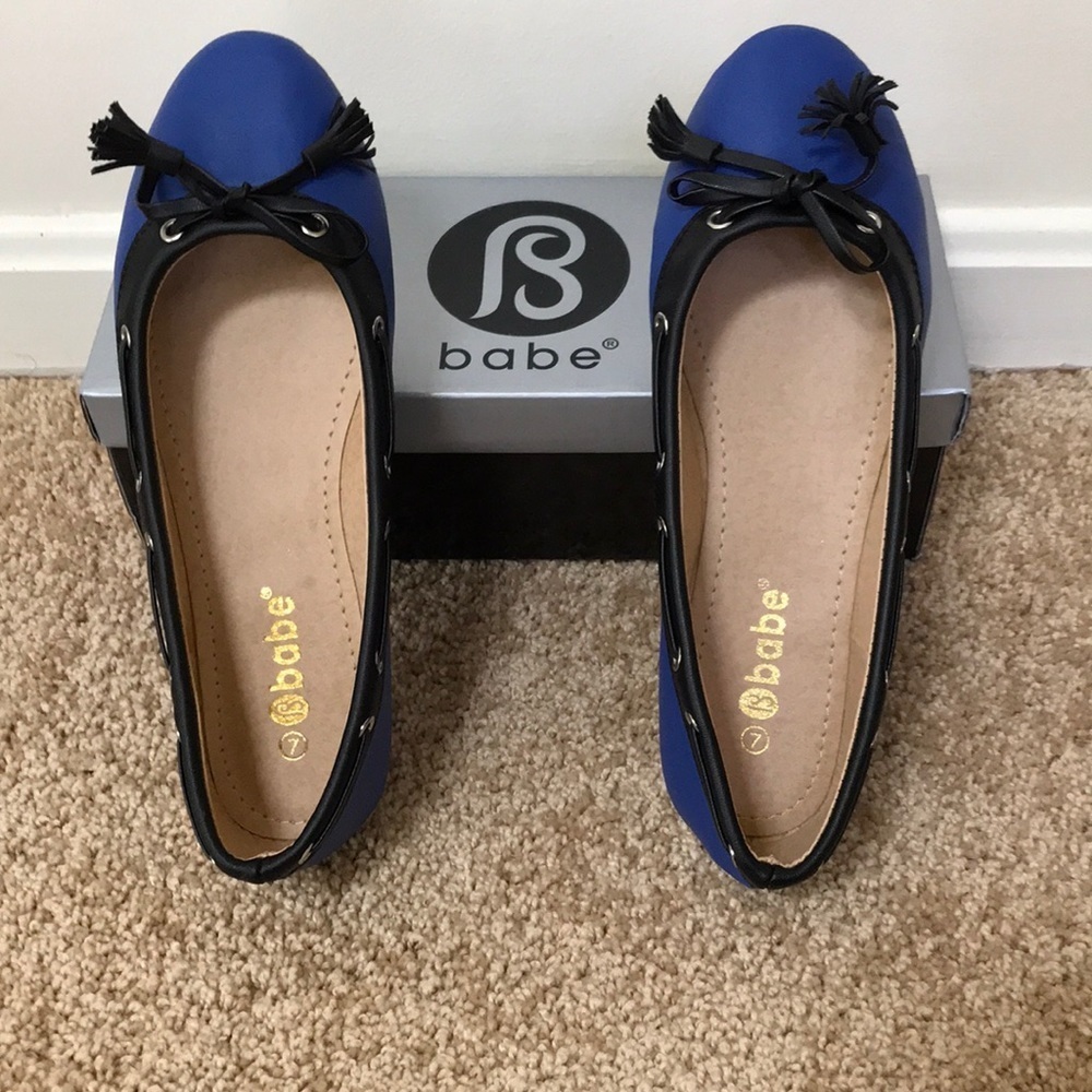 New! BABE size 7 Navy With Black flats with bow